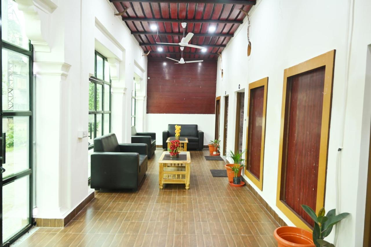 The Hotel Ambassador Inn Varanasi Exterior foto