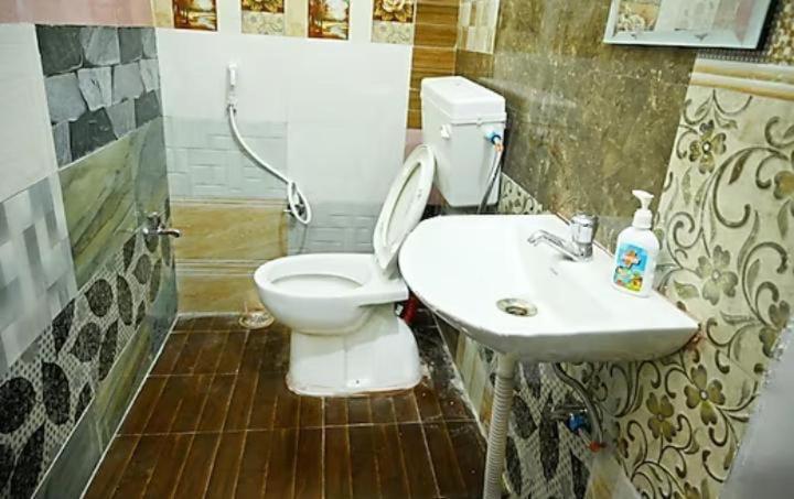 The Hotel Ambassador Inn Varanasi Exterior foto